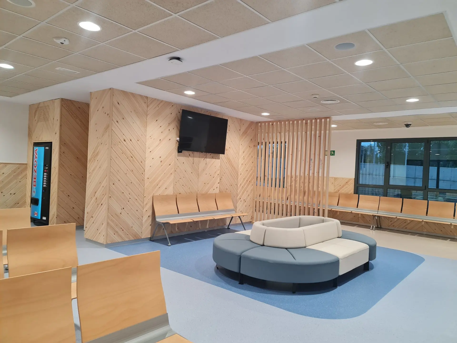 Sofá modular Bend en sala de espera de Hospital