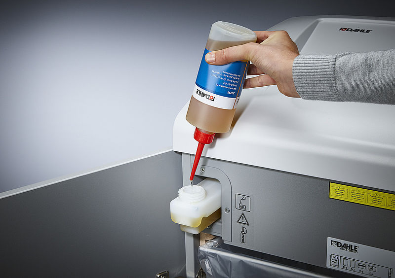 Mantenimiento con aceite de la destructora de papel Dahle MHP 610 40430-04819 con corte de alta confidencialidad