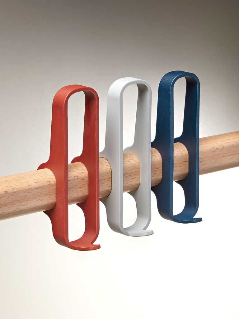 Perchero Milard con colgadores de colores