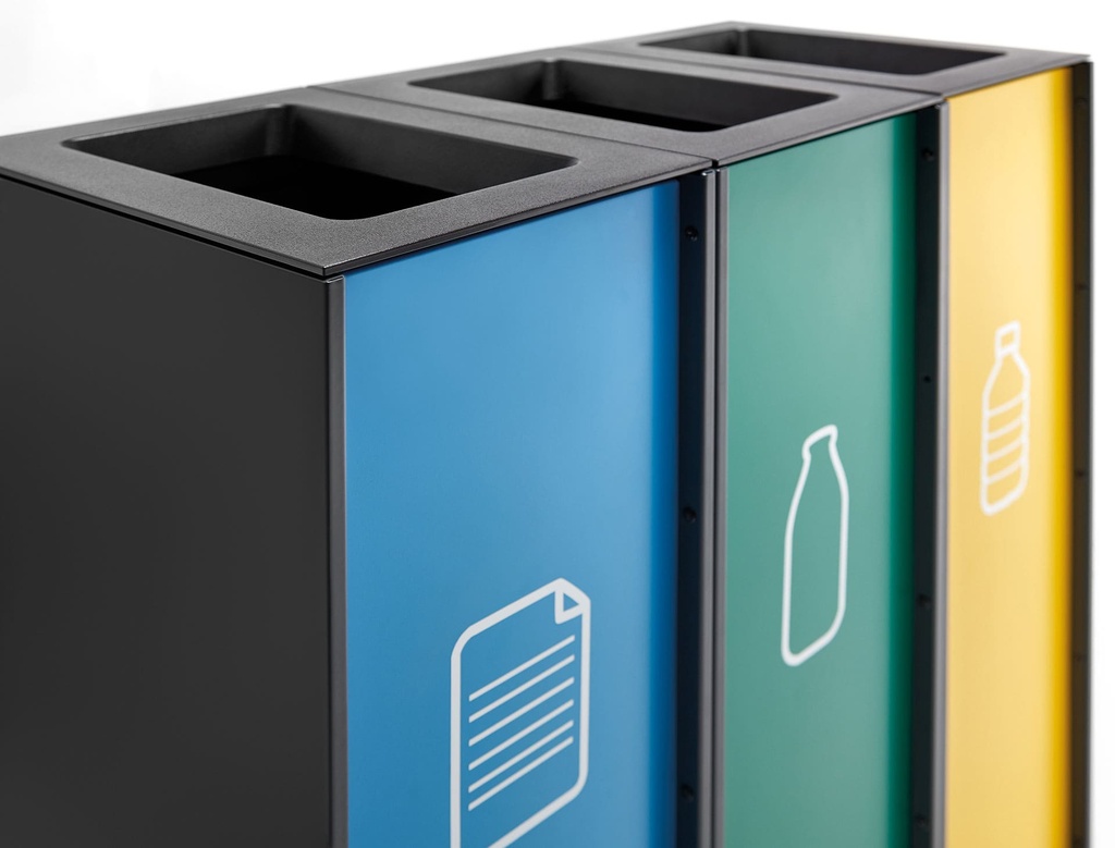 Papeleras de diseño con su identificación para distintos tipos de materiales a reciclar
