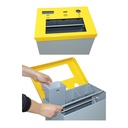 Papelera metálica con tres pequeños compartimentos para rfeciclar 3 tipos de pilas