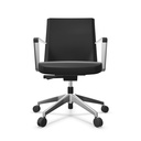 Silla Cron tapizada en piel negra con estructura en aluminio pulido