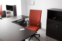 Sillones de oficina Kados naranjas con brazos de aluminio en gestoría de Ribadeo (Asturias)