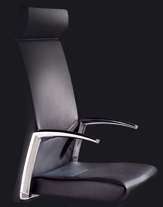 Sillón de oficina Kados tapizado con cabecero en cuero negro