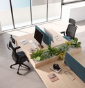 Oficinas con silla de malla ergonómica A+S Work de asiento azul