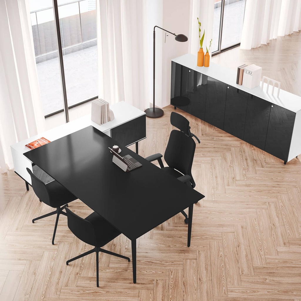 Respaldo ergonómico de la silla A+S Work con percha en despacho