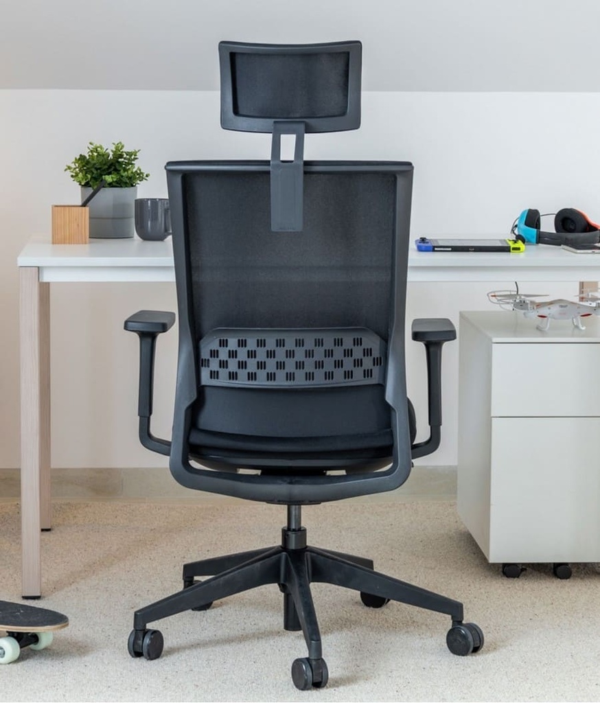 Silla Stay con malla negra y cabecero