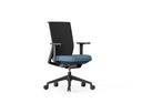 Silla Stay con malla negra y asiento azul