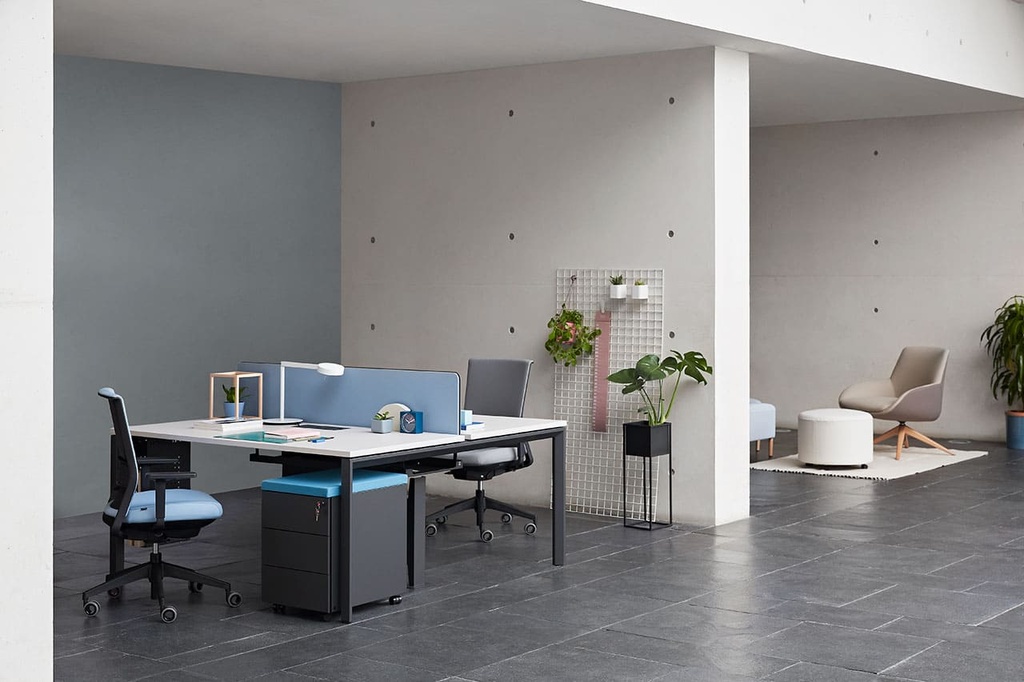 Oficina con sillas Stay tapizadas