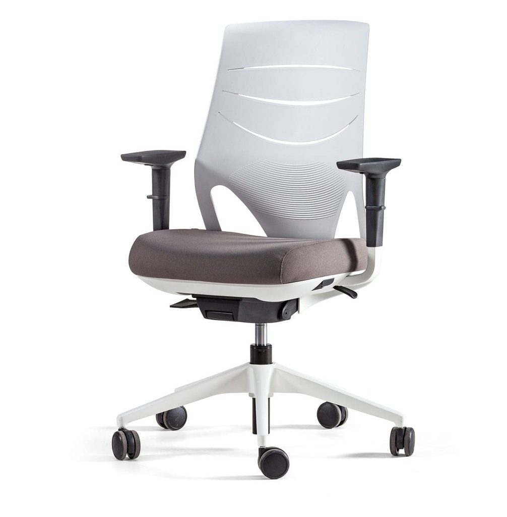 Silla Efit 40 con respaldo alto y asiento marrón en 3/4