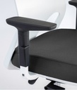 Detalle de la silla Efit 40 en blanco y negro