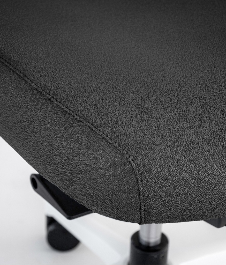 Detalle de la silla Efit 40 en blanco y negro