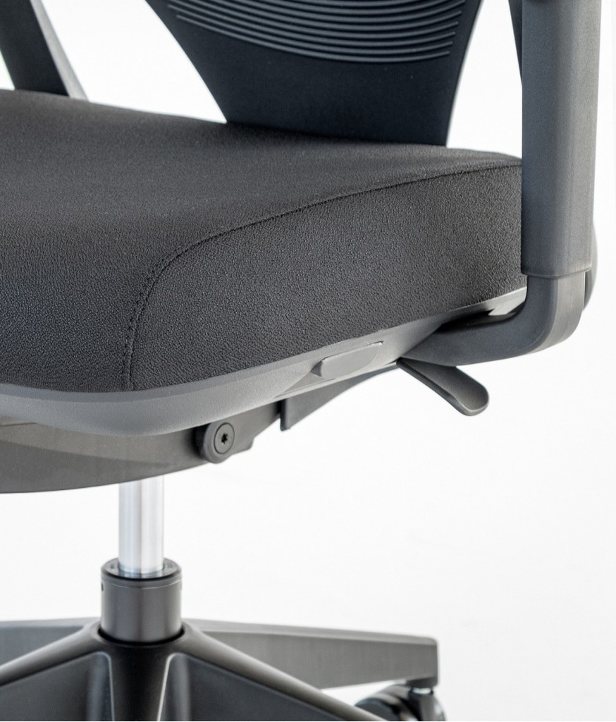 Detalle de la silla Efit 40 en negro