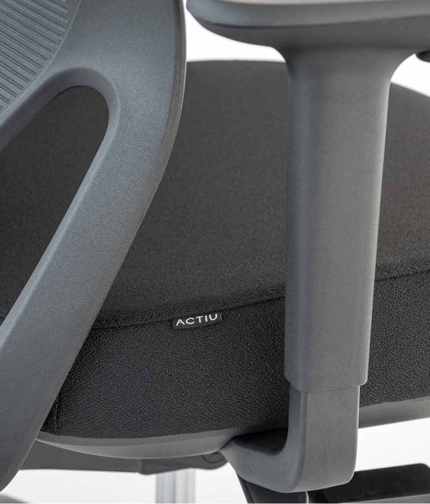 Detalle de la silla Efit 40 en negro