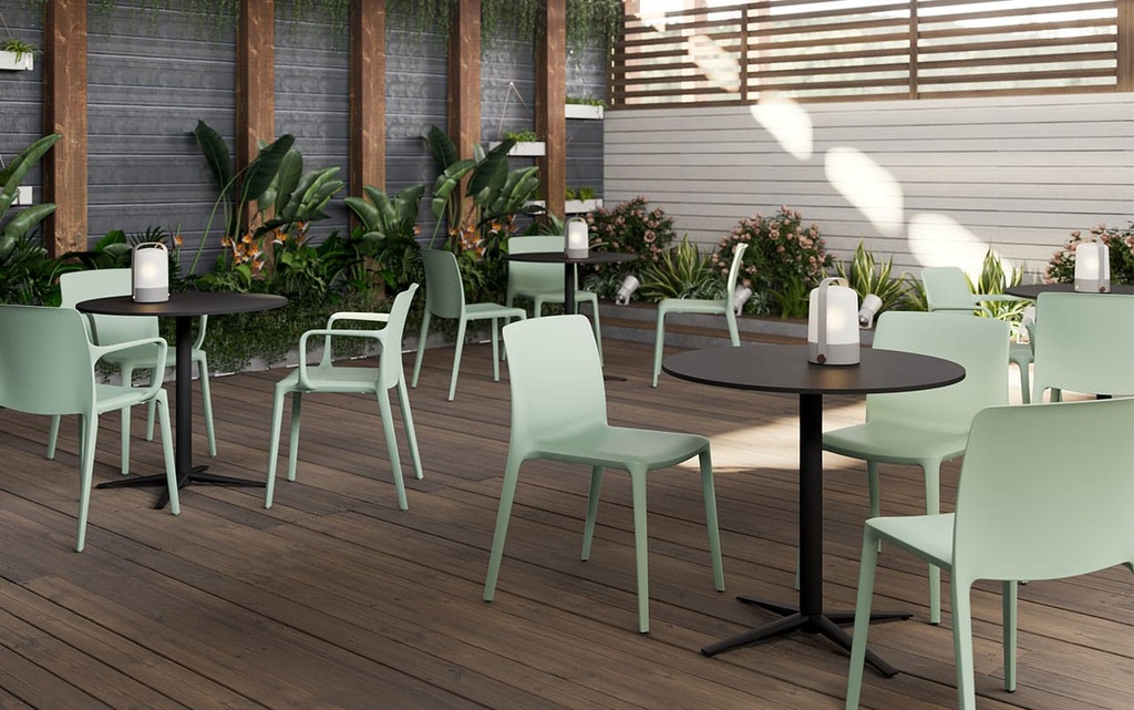 Silla Fluit, fabricada con plástico reciclado, para cafeterías, restaurantes, terrazas y hostelería