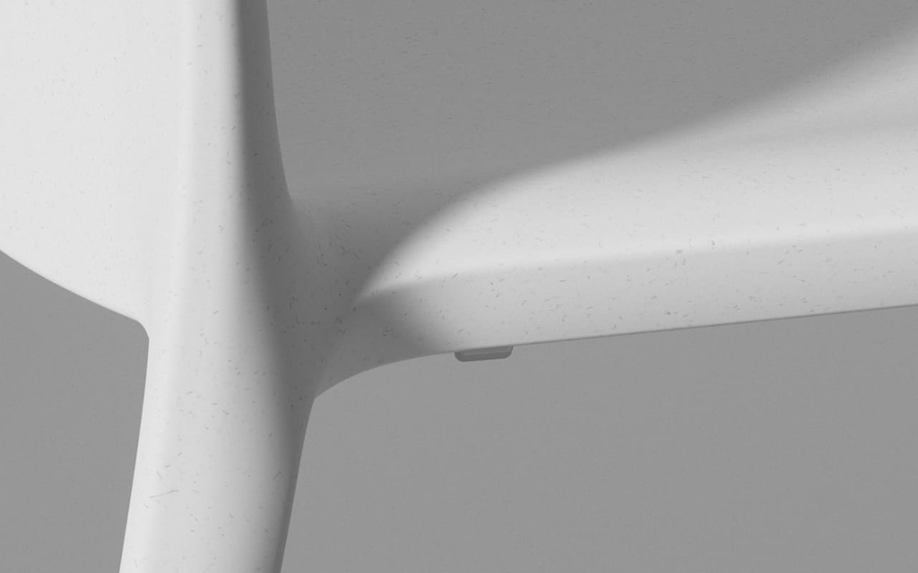 Silla Fluit fabricada con plástico reciclado a partir de inyección a gas