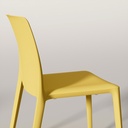 Silla Fluit fabricada con plástico reciclado en color amarillo mostaza