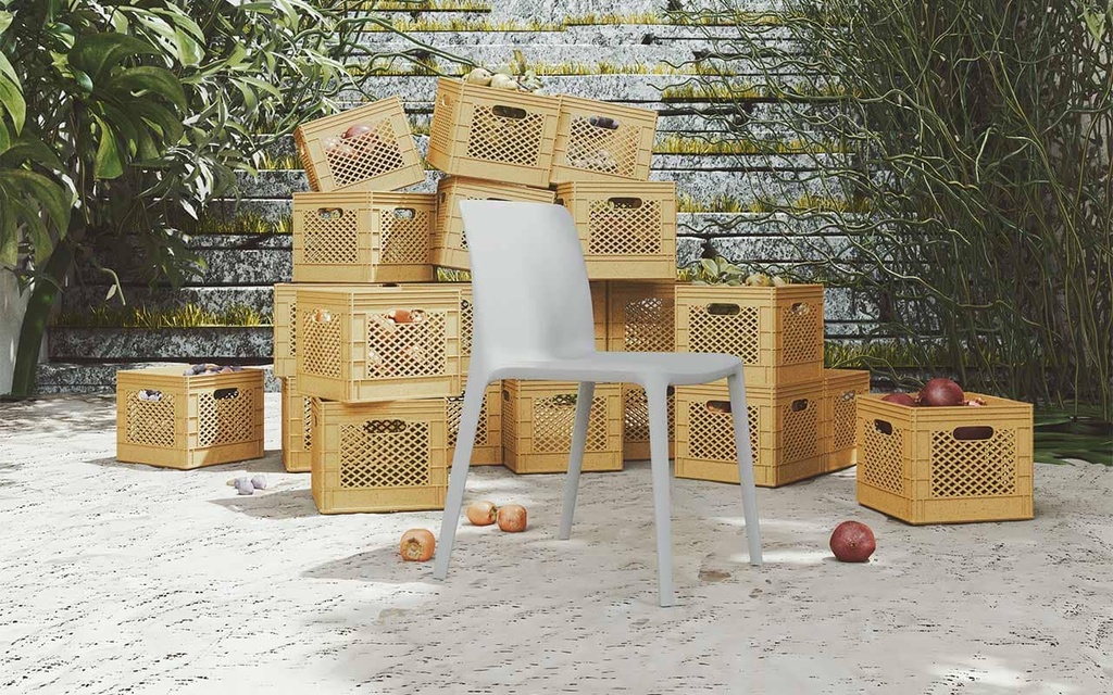 Silla Fluit, fabricada con plástico reciclado a partir de cajas de frutas y verdura de Andalucía