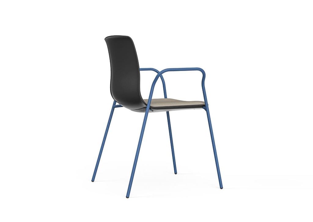 Silla Noom 50 con cuatro patas de acero azules, brazos cerrados, carcasa negra y asiento gris