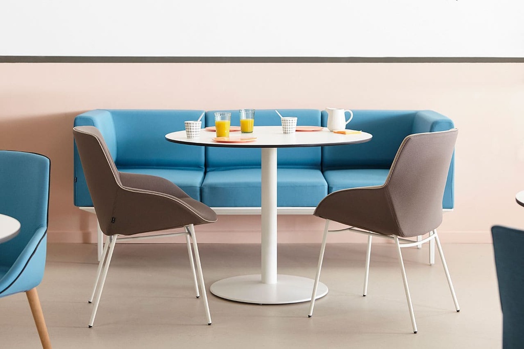 Sillas Noom 30 con 4 patas de acero y tapizado marrón visón