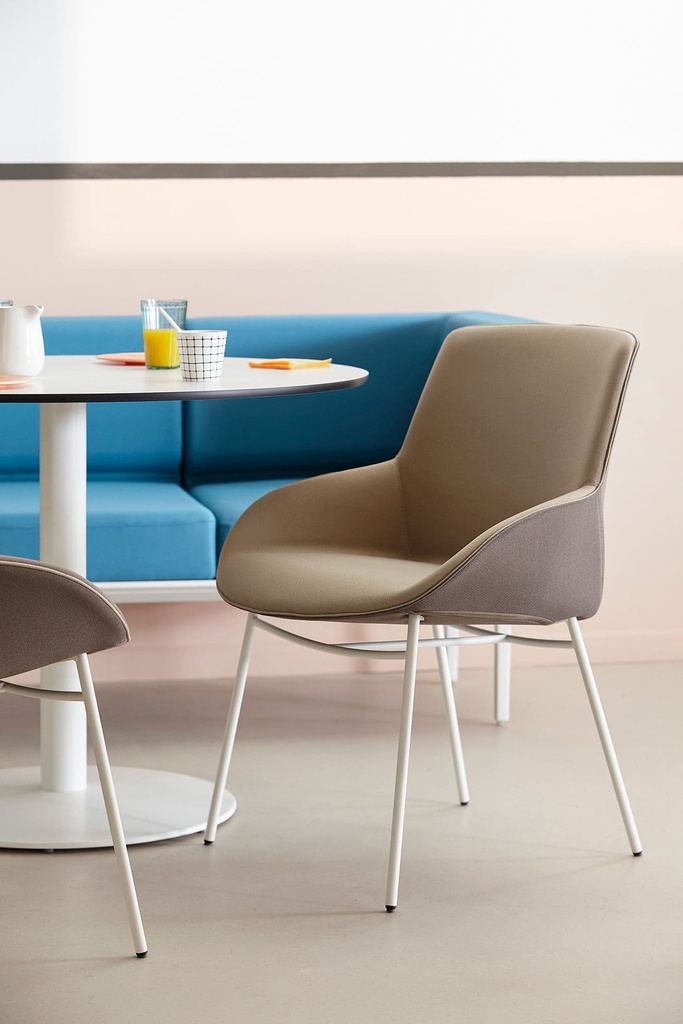 Sillas Noom 30 con 4 patas de acero y tapizado bicolor