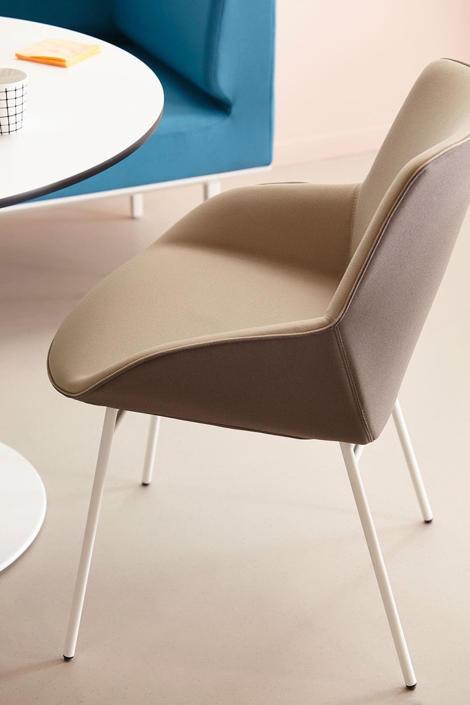 Sillas Noom 30 con 4 patas de acero y tapizado a dos colores