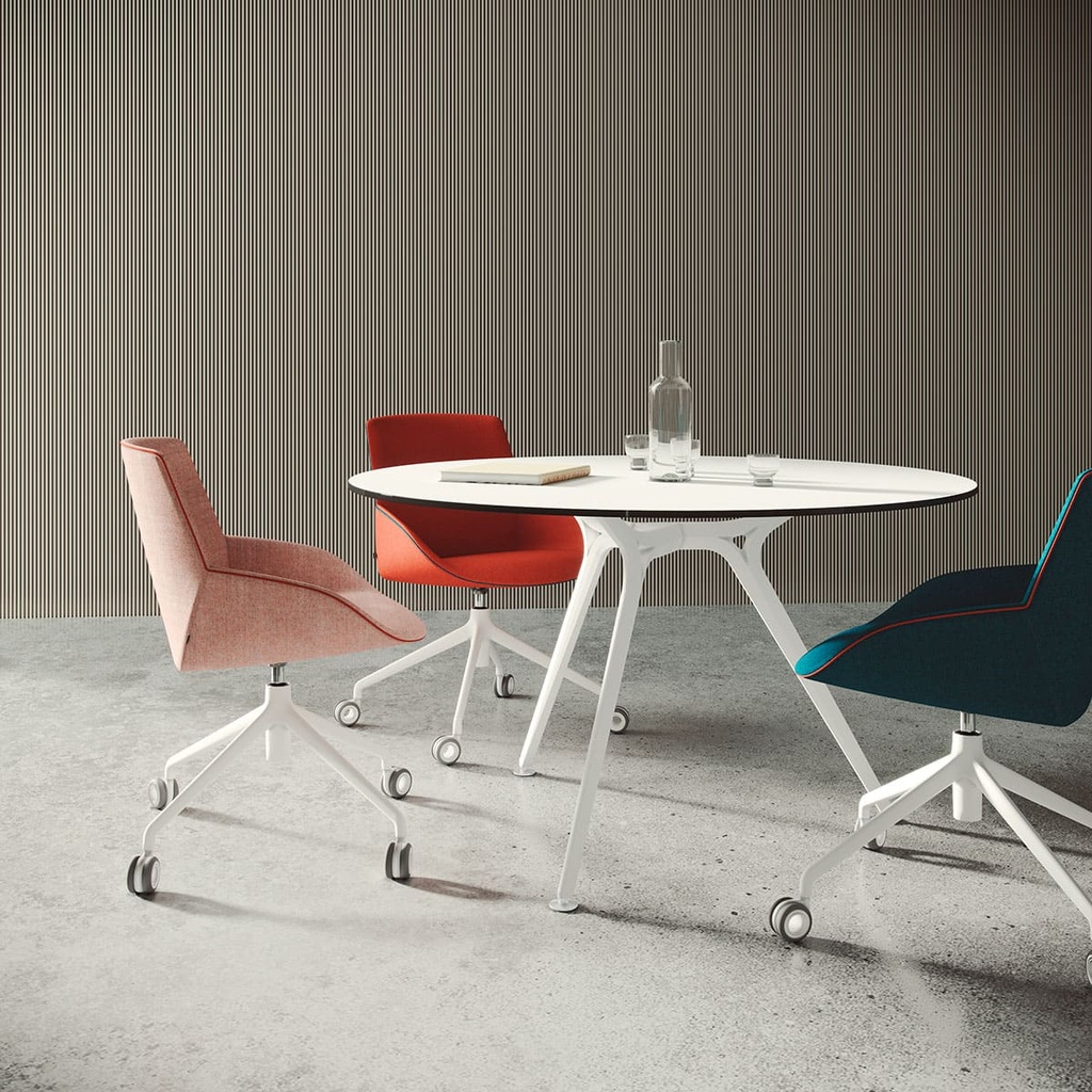 Sillas Noom 30 con 4 patas ruedas y elevación a gas y tapizado en varios colores