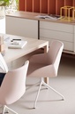 Sillas Noom 30 con base giratoria de aluminio con autoretorno y tapizado en rosa