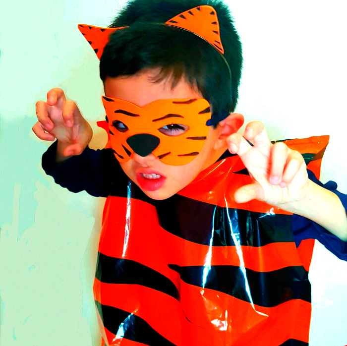 Disfraz infantil de tigre con bolsa