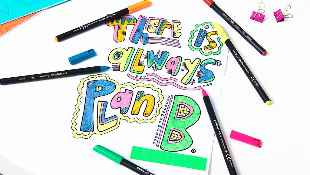 Hoja con dibujos botánicos pintados a mano con rotuladores Edding 1200 y caja metálica de colores surtidos