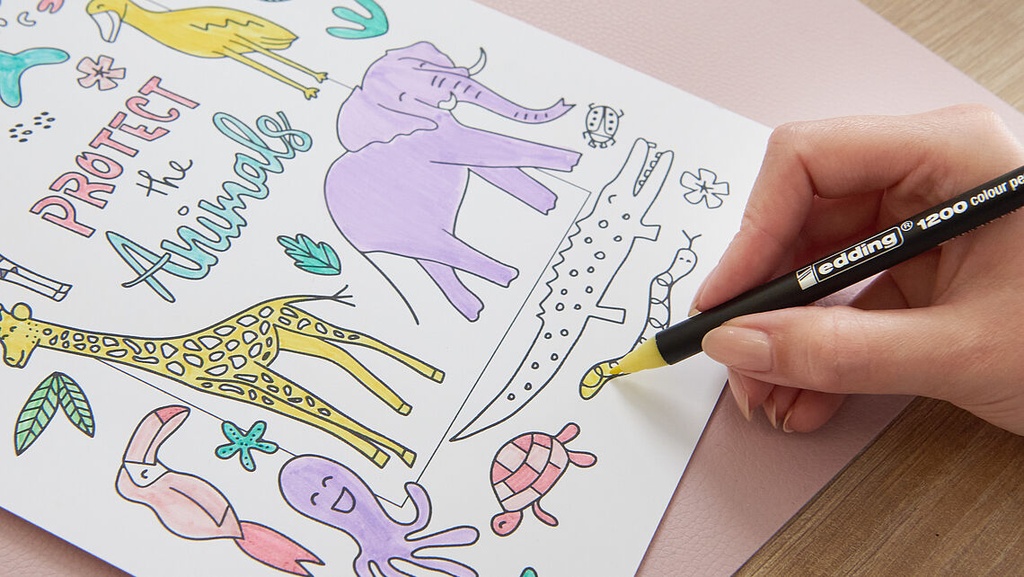 Diseño tipográfico colorido realizado con rotuladores Edding 1200 en ilustración estilo cómic sobre papel