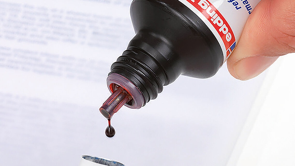 Recarga de tinta Edding para rotuladores permanentes con sistema de recarga sencillo y preciso