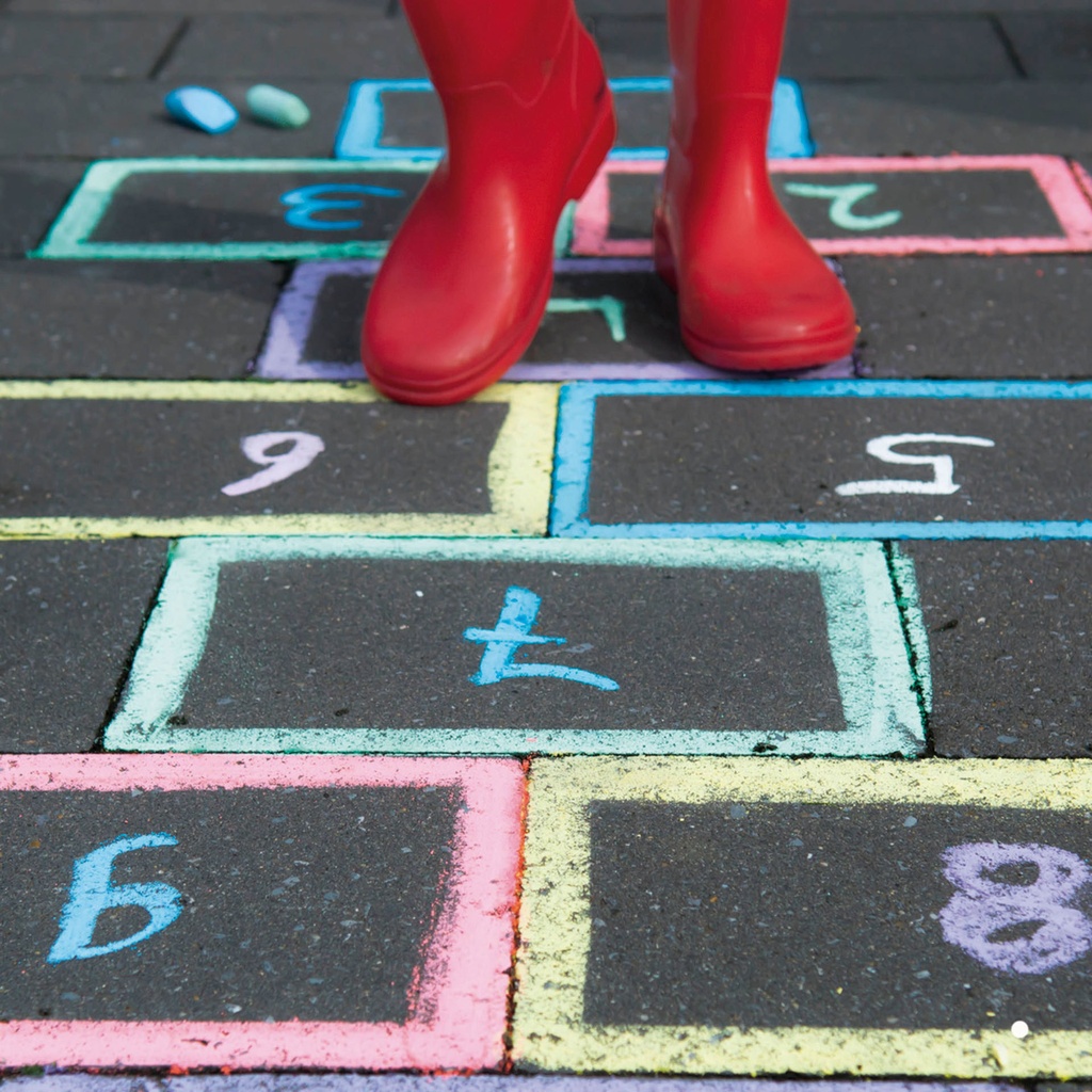 Cascayu pintado por tizas grandes de colores para suelo Jumbo Chalk Apli