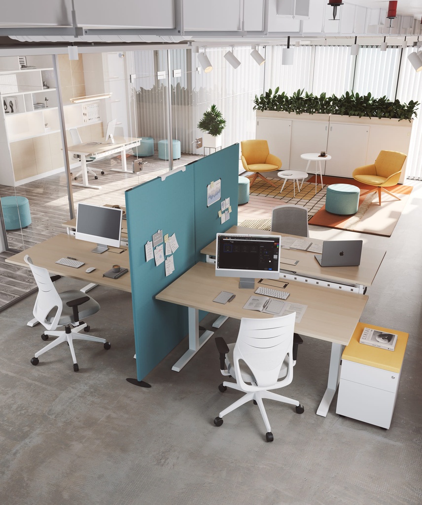 Oficina con mesa Mobility de Actiu para ajustar la altura del tablero