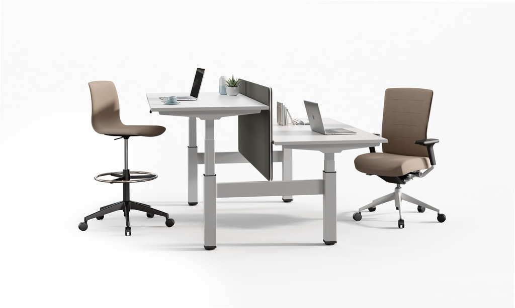Oficina con mesa Mobility doble de Actiu en collor blanco
