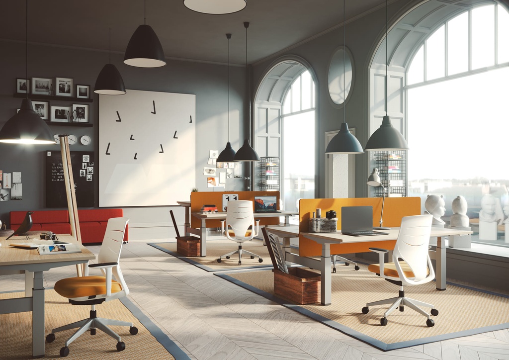 Oficina con ventanales y mesa Mobility doble de Actiu