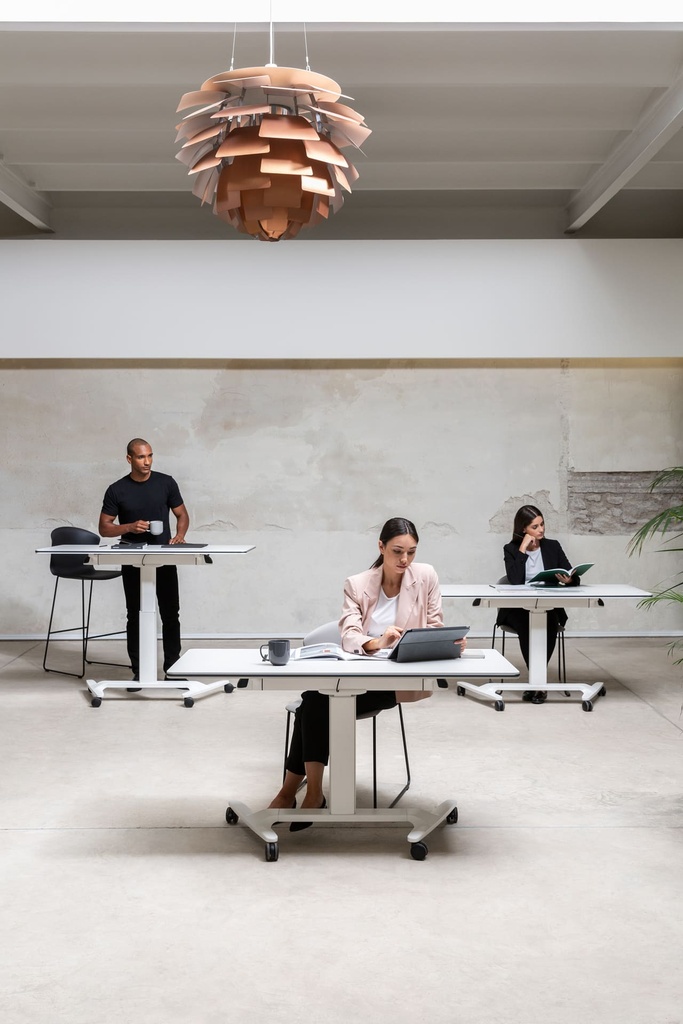 Mesa elevable, abatible y móvil con ruedas Talent de Actiu