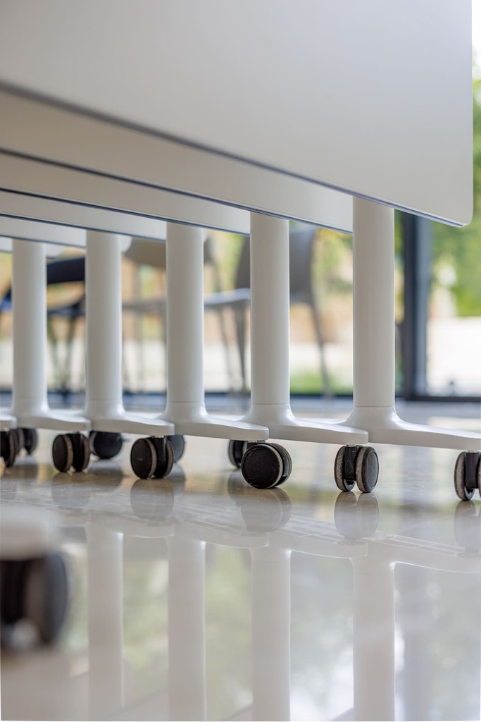 Mesa abatible y móvil con ruedas Talent de Actiu de 80 cm de fondo