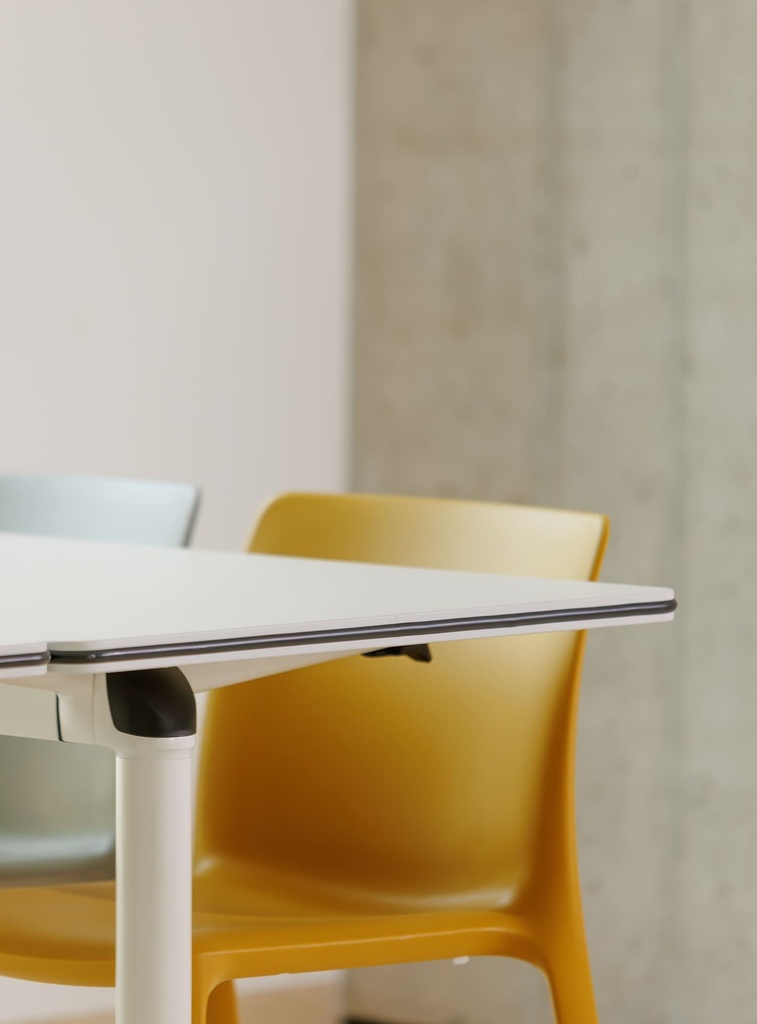 Mesa abatible y móvil con ruedas Talent de Actiu de 80 cm de fondo