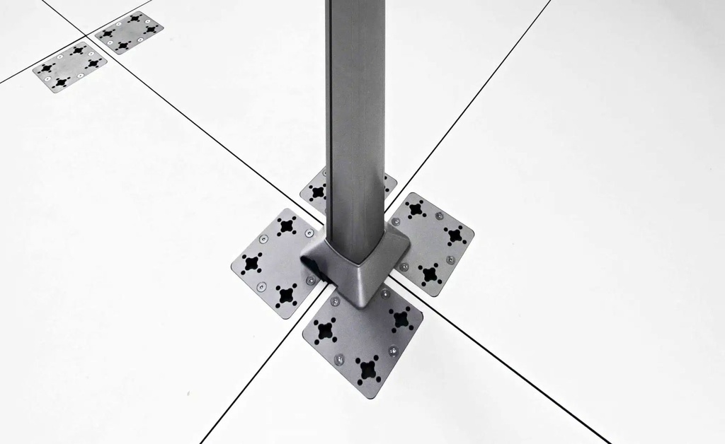 Mesa Cool C300 con patas que permiten montaje retranqueado