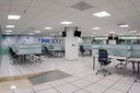 Mesa Cool C300 con patas desmontables redondas en oficinas de Fox