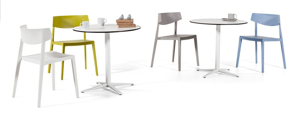 Mesa Tabula con sillas Wing
