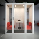 Cabina insonorizada blanca Qyos de Actiu para reuniones con asientos