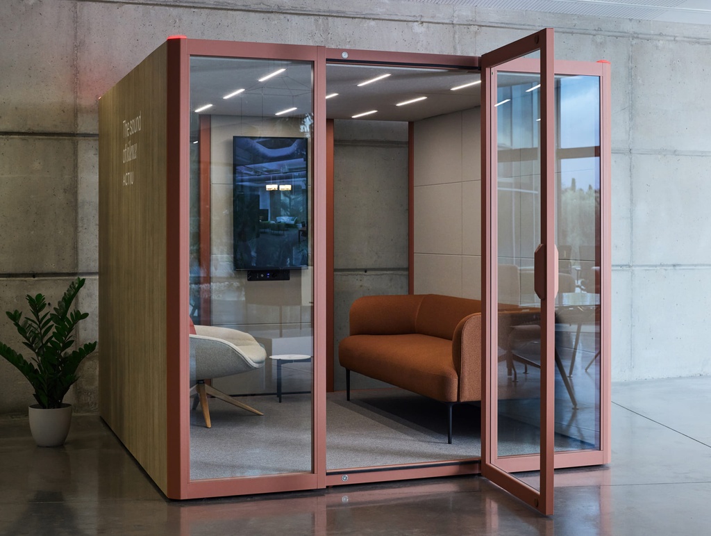 Cabina acústica Qyos de Actiu para reuniones de hasta 4 personas con asientos