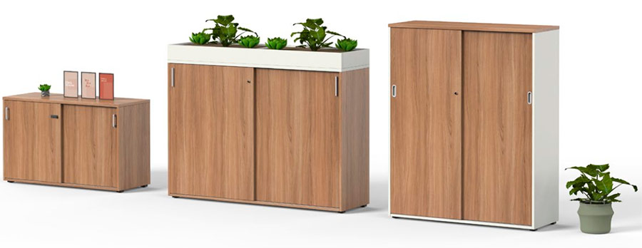 Armarios de puerta corredera en castaño con jardinera