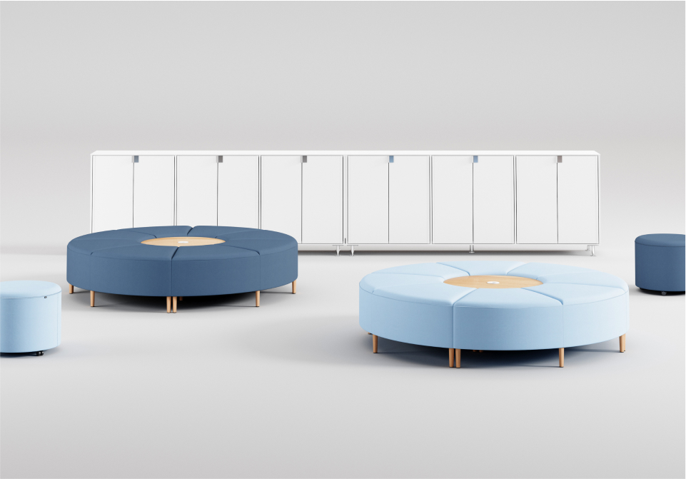 Armarios de diseño Arkitek con puertas batientes con sofás Bend