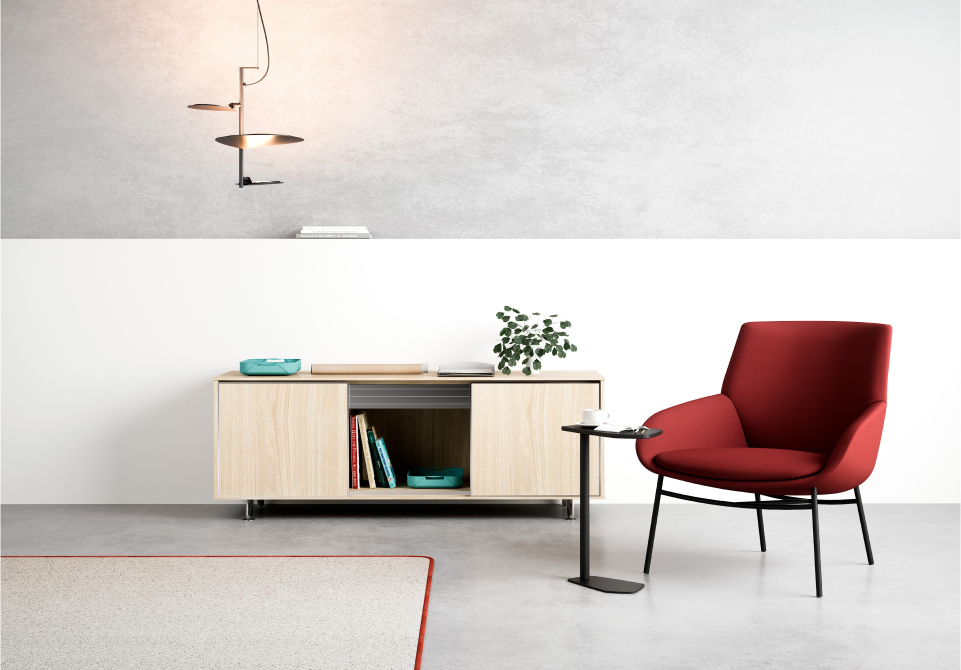 Armarios de diseño Arkitek con puertas correderas junto a asiento Noom