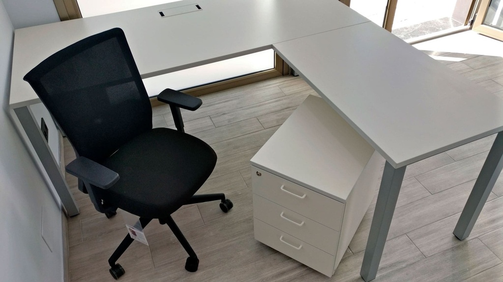 Cajonera blanca de 3 cajones con mesa Vital Pro y silla Stay