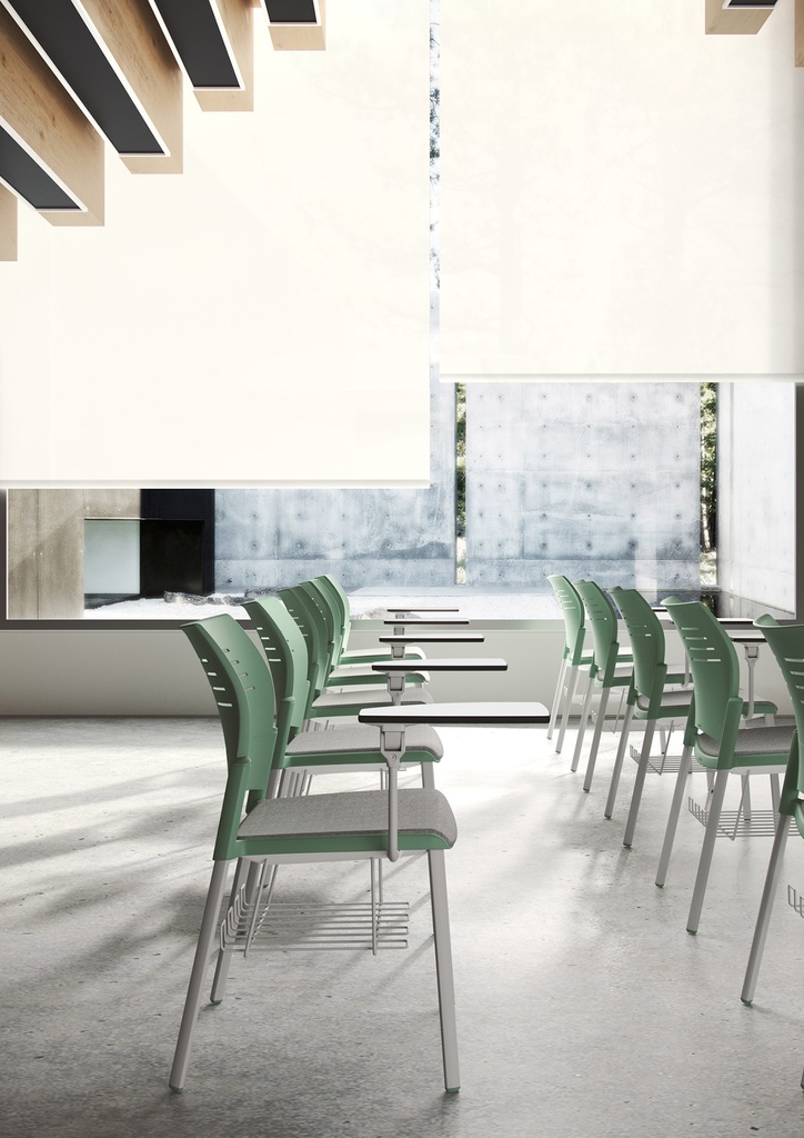 Sillas Spacio de Actiu con pala de escritura en aula de formación