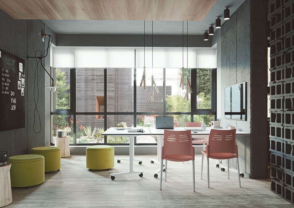 Vista trasera de mesas Talent unidas para reunión con sillas Spacio en color rosa coral con patas blancas